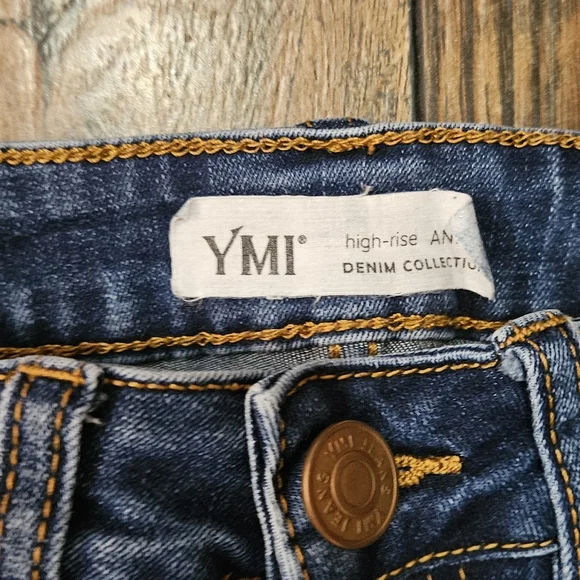 Ymi Women's‎ Jeans. Size 3/26 - Picture 3 of 5
